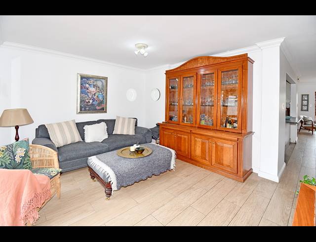 2 BEDROOM SECTIONAL TITLE FOR SALE IN SANDRINGHAM